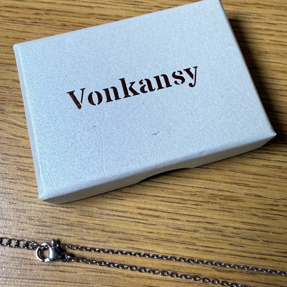 Vonkansy Silver Necklace Rectangle Amethyst Purple Pendant 16” Chain New - Picture 3 of 3